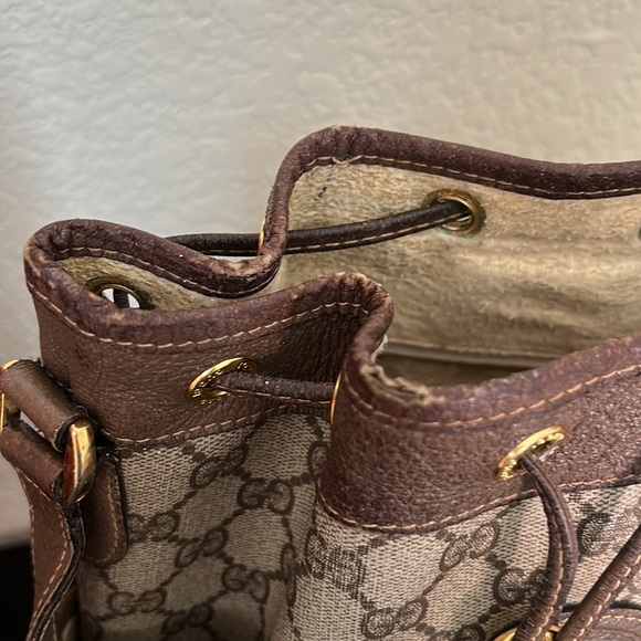 Gucci G Logo Bucket Bag with COA included - Picture 8 of 16